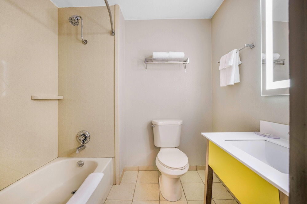 جناح بسرير كينج وسرير كوين، Days Inn by Wyndham Cortez 9/10