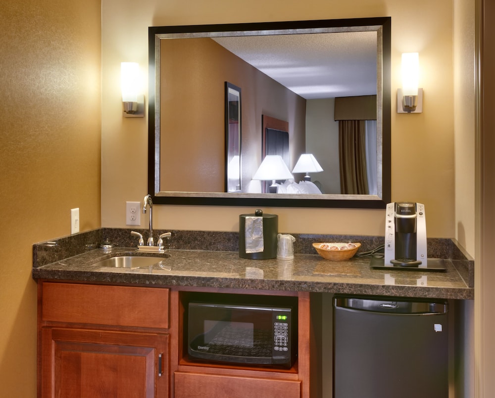 Holiday Inn Express Hotel Suites Grand Junction 77/96