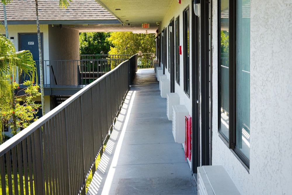 Motel6 Lantana/West Palm Beach, FL in LANTANA - FL