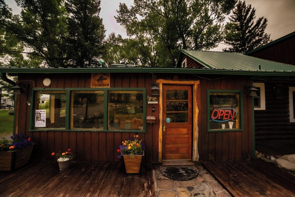 Chinook Winds Motel 2/76