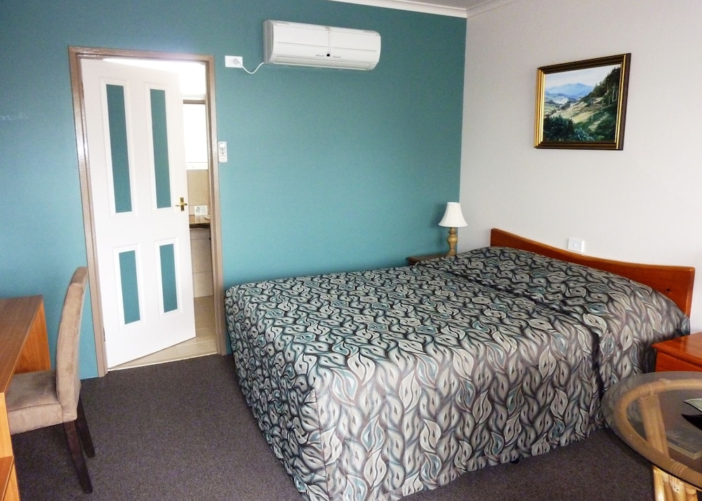 Semi Deluxe, Queen Bed