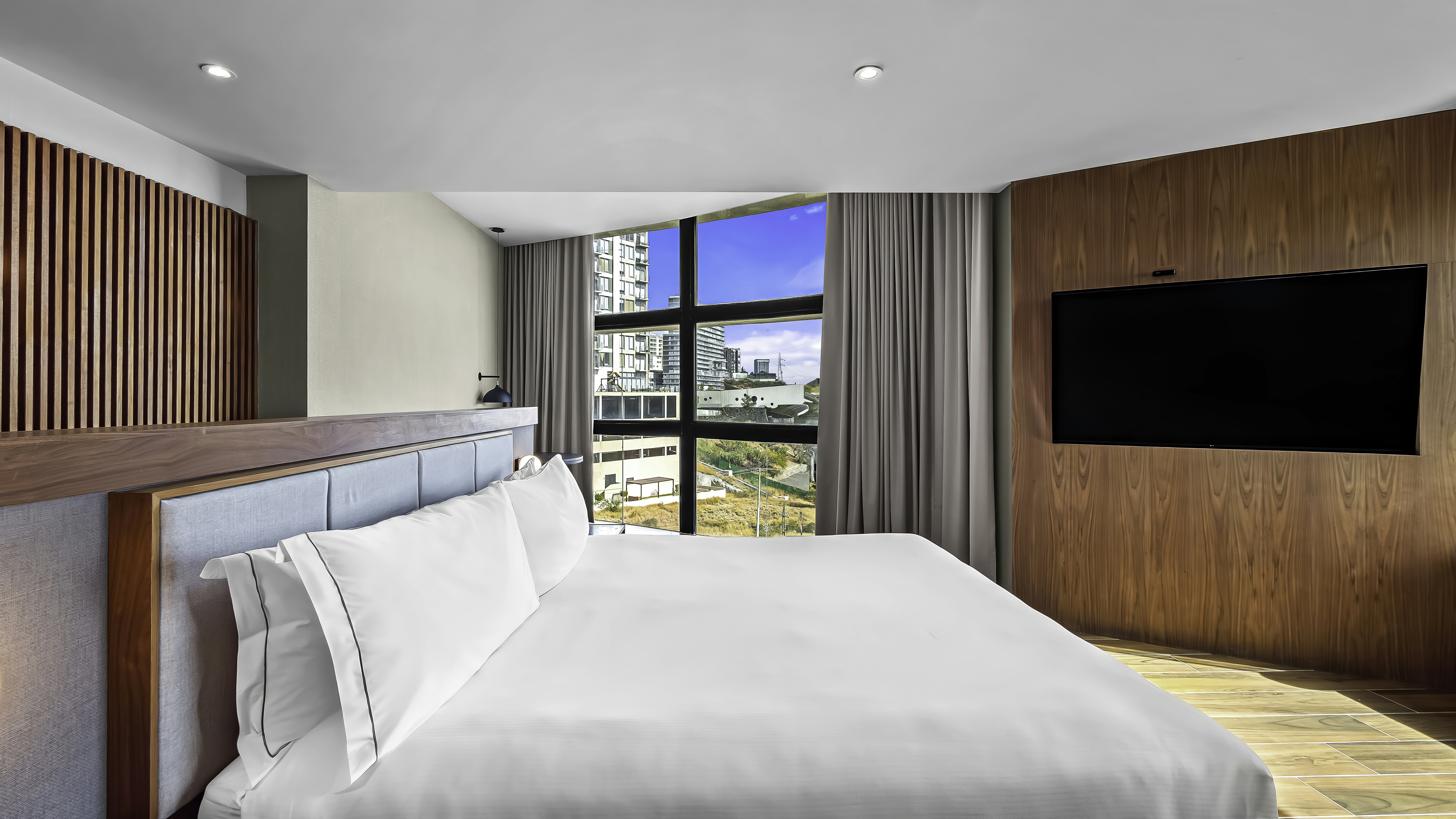 JUNIOR SUITE, KING BED