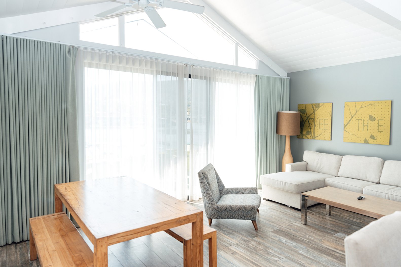 Lakehouse Hotel and Resort 61/100