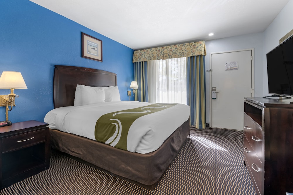Quality Inn Sarasota North Near Lido Key Beach 16/30