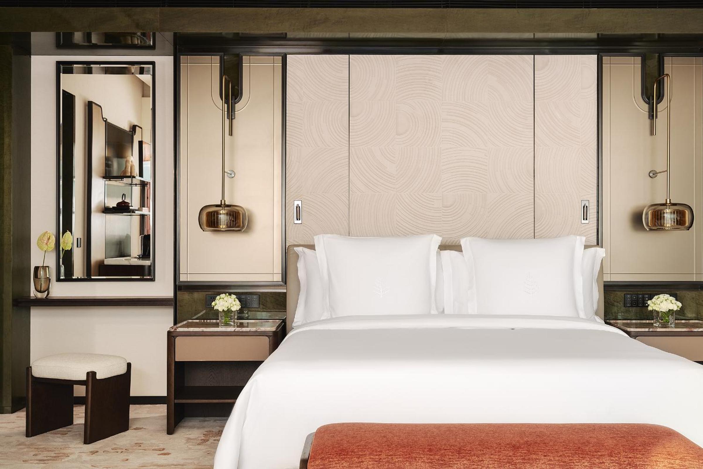Family, King Bed, Bathtub, Side
