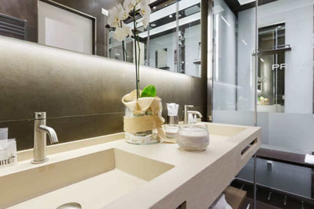 Private Luxury Suite 59/69