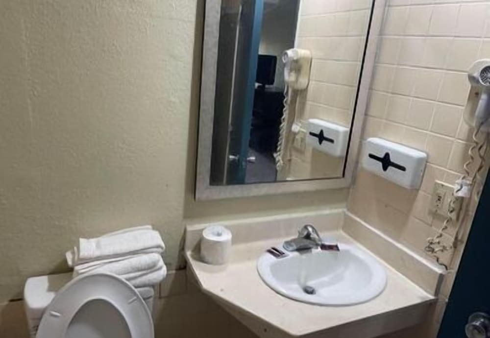 Regency Inn 49/55