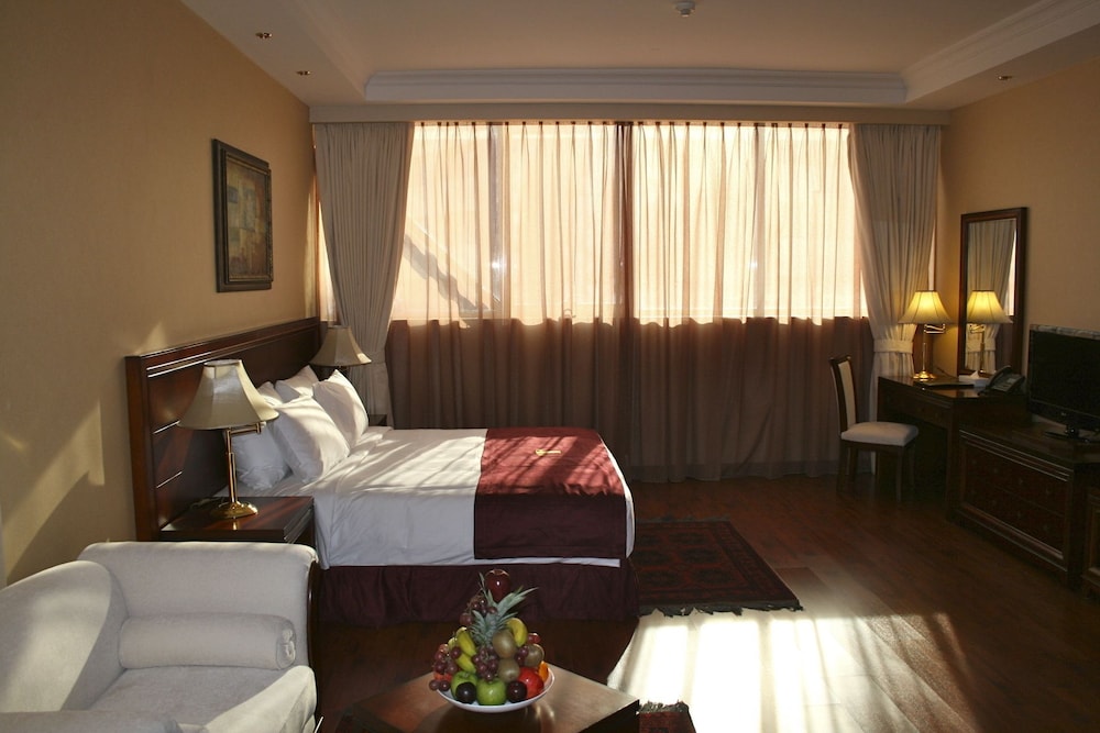 Trianon Hotel 45/63