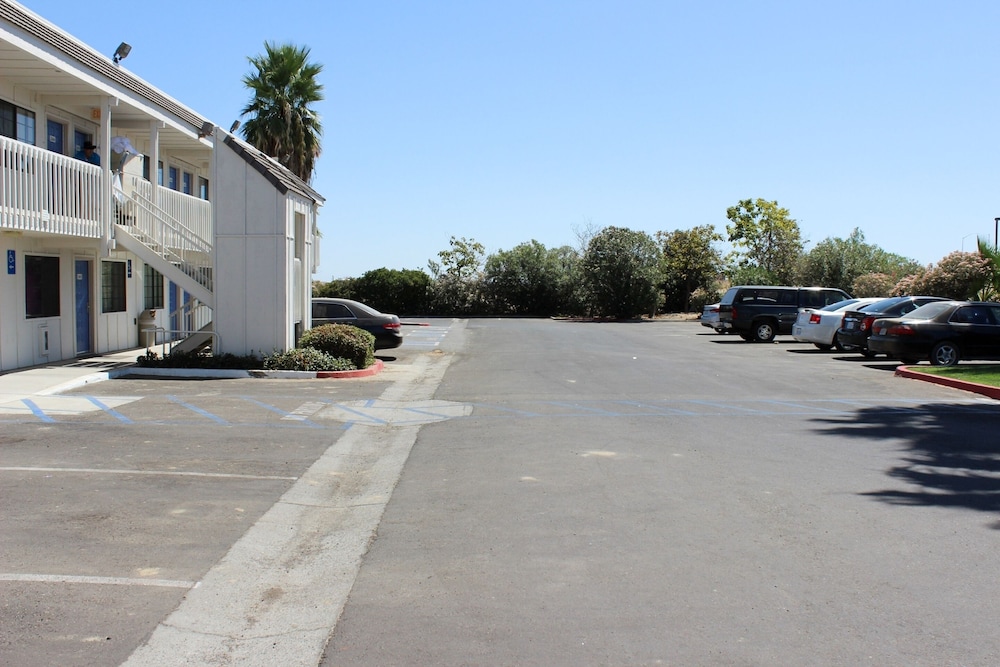 Motel6 Coalinga, CA - East 32/45
