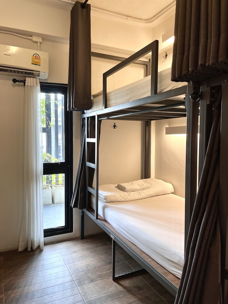 Hobnob Hostel - Adults Only 10/40