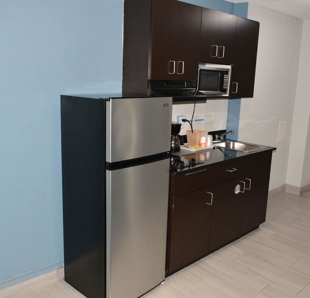 Quality Inn & Suites Kansas City Downtown 7/50