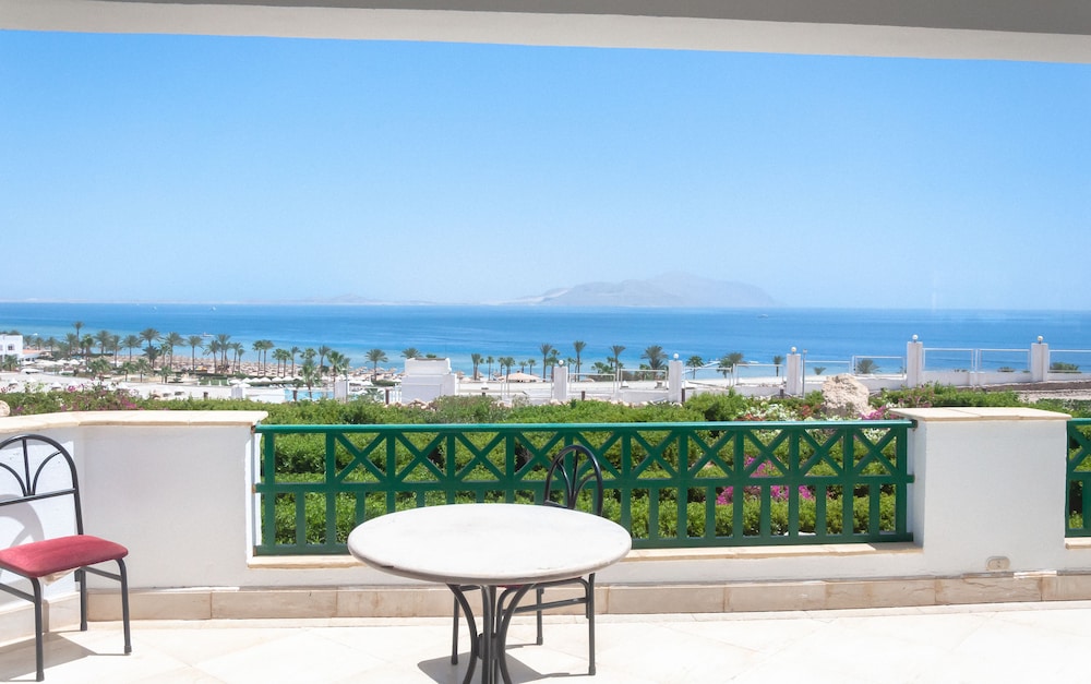 Coral Beach Resort Montazah 24/50