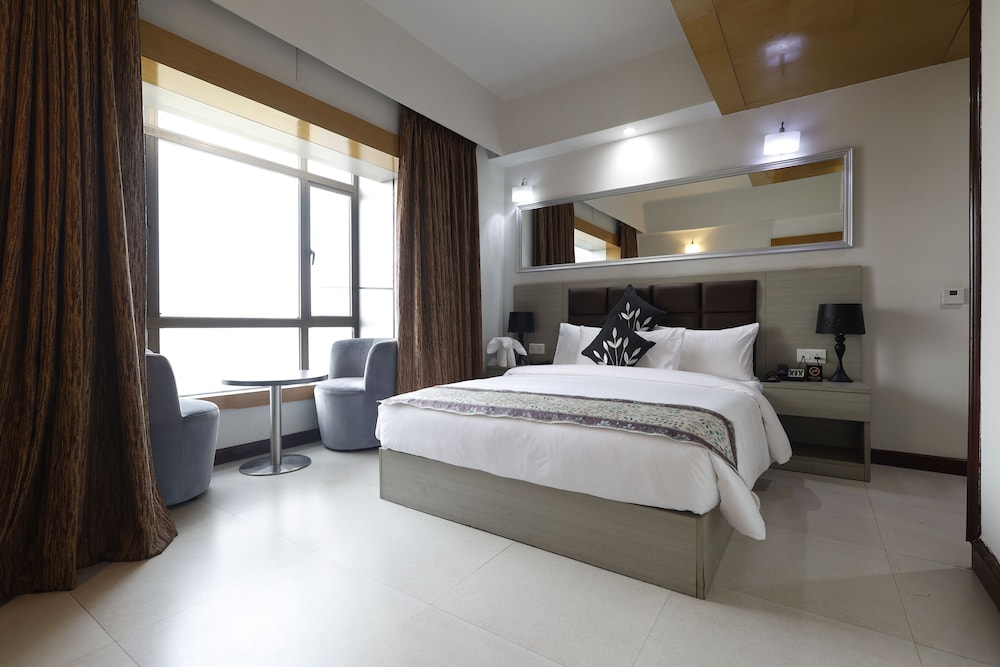 Aristocrat Hotel 14/40