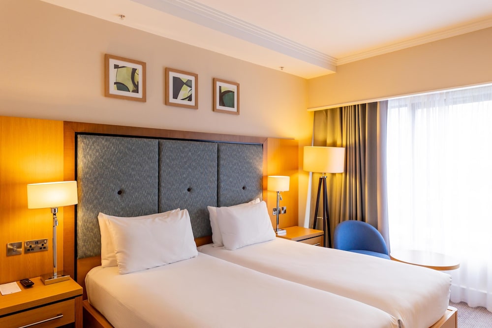 ROOM, TWIN BEDS