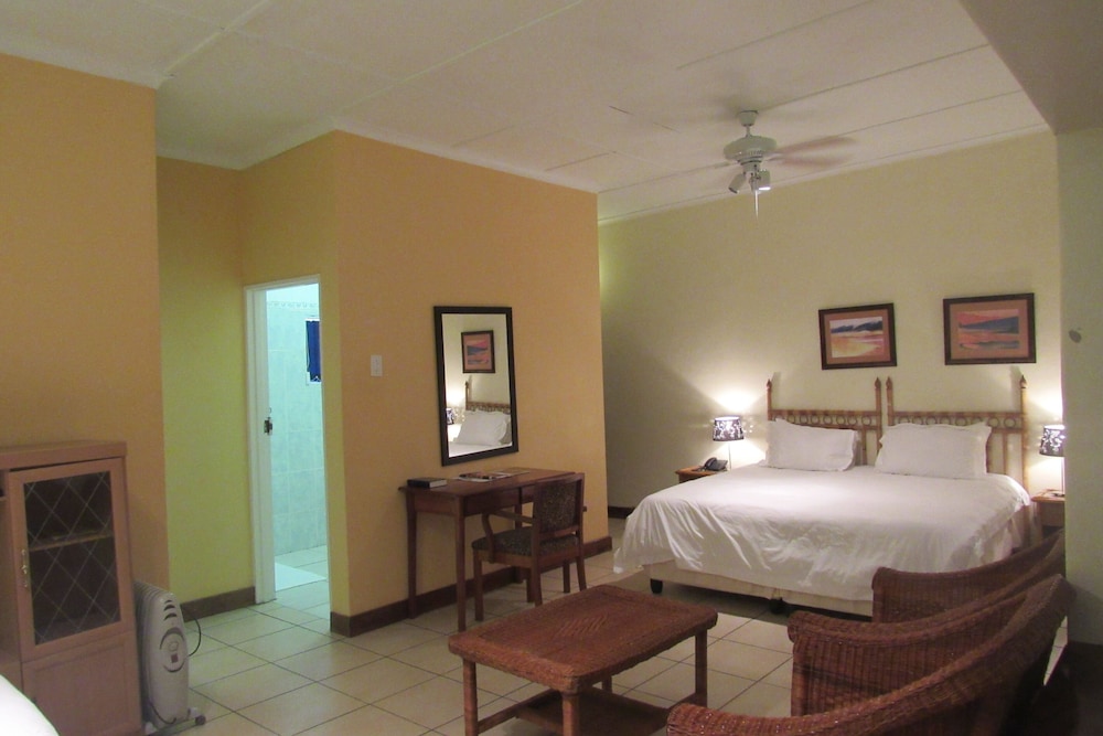 Emafini Country Lodge 12/57