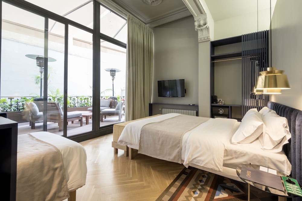 DELUXE, TRIPLE, MULTIPLE BEDS, GARDEN VIEW