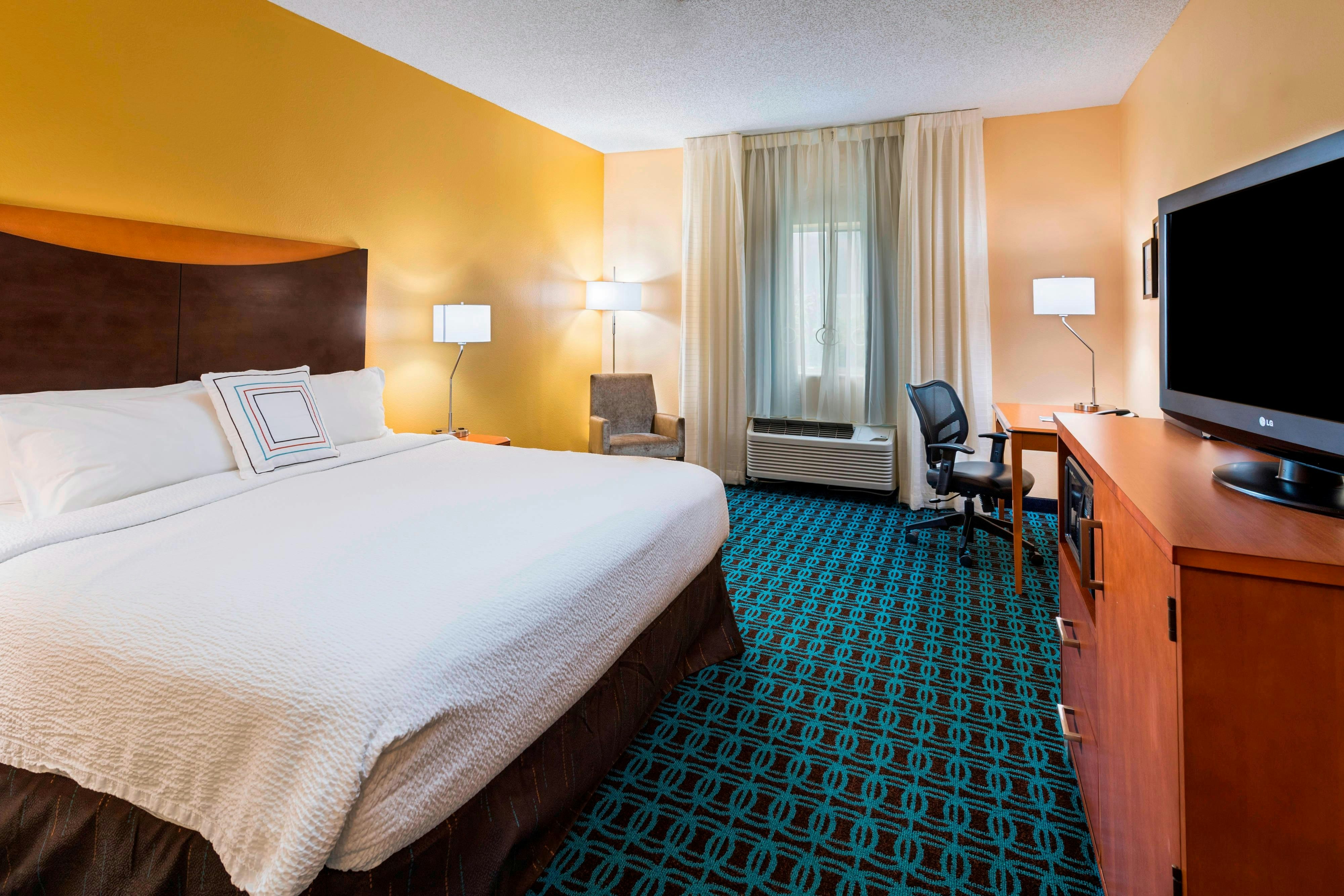 ROOM, KING BED