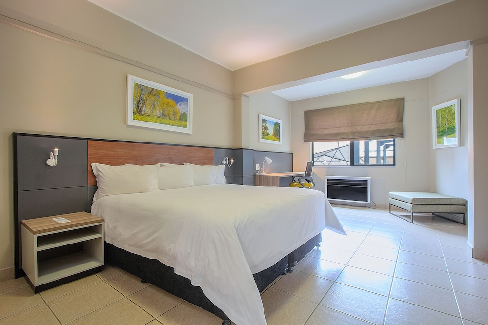 DELUXE, DOUBLE BED