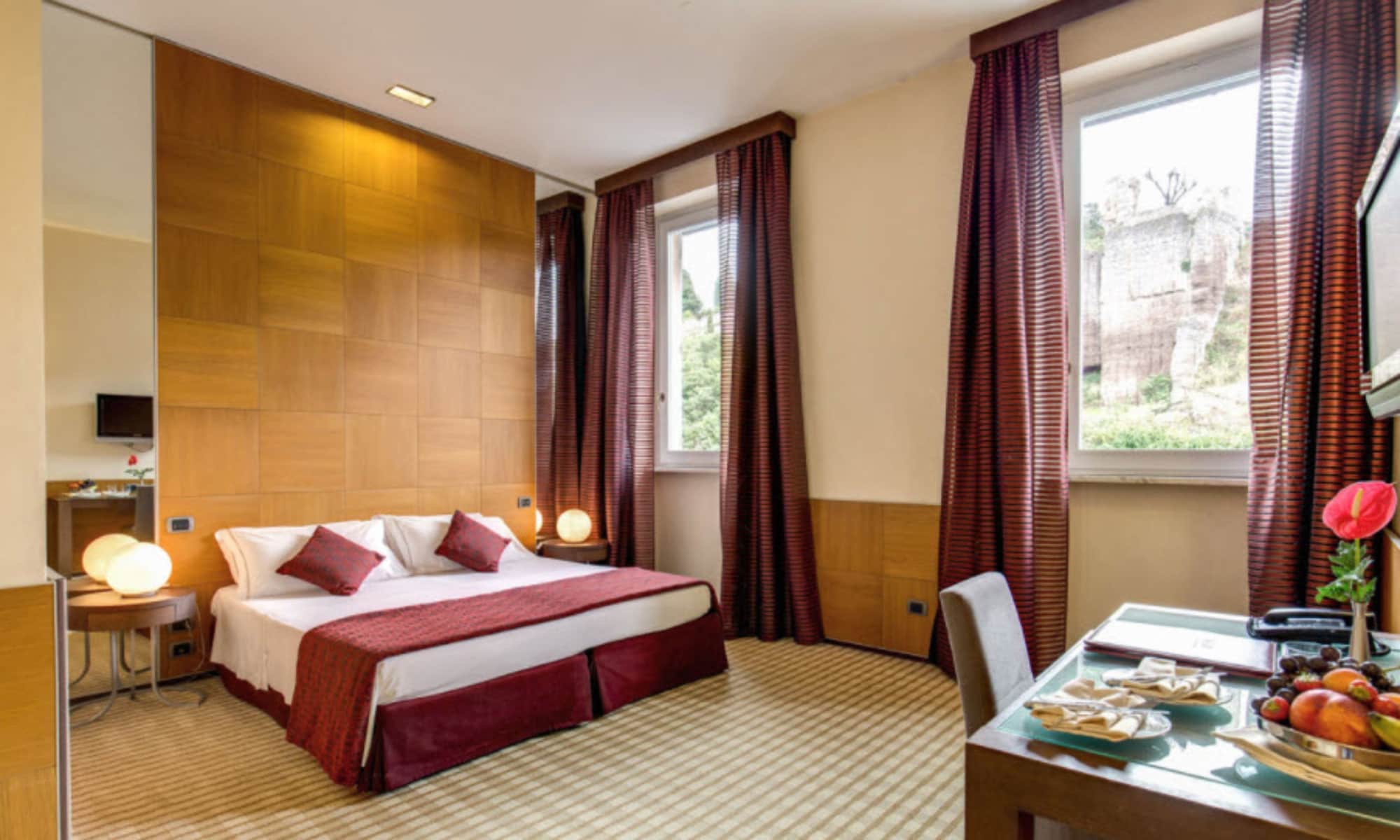 STANDARD, DOUBLE OR TWIN BED, WITH VIEW
