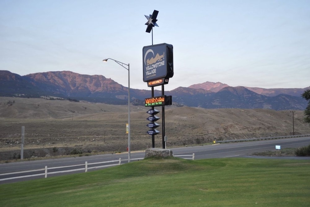 Yellowstone Village Inn and Suites 24/36
