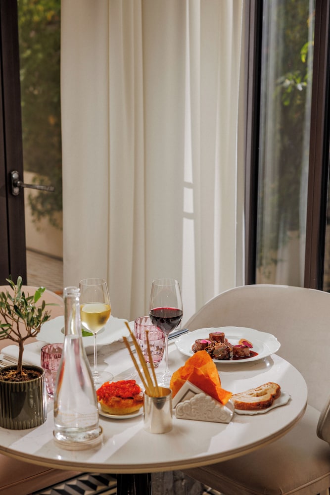 Le Royal Monceau Raffles Paris 64/80
