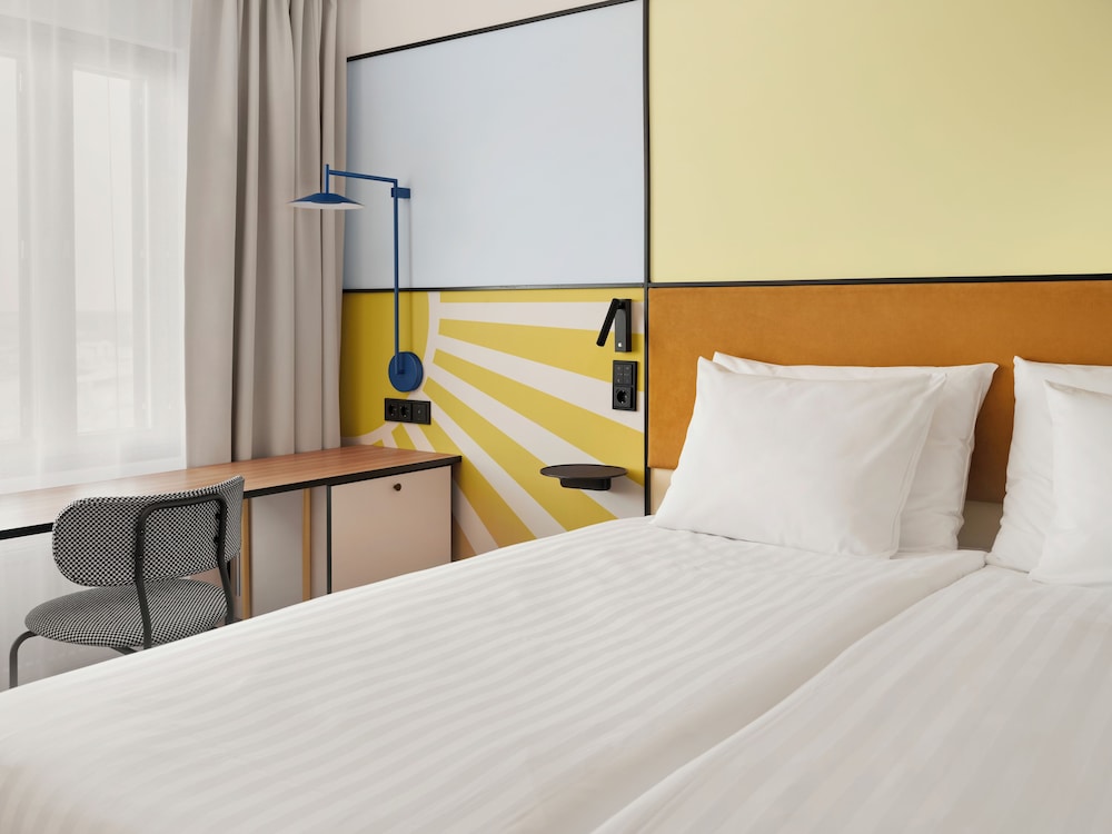 Tower, Standard, Twin Beds