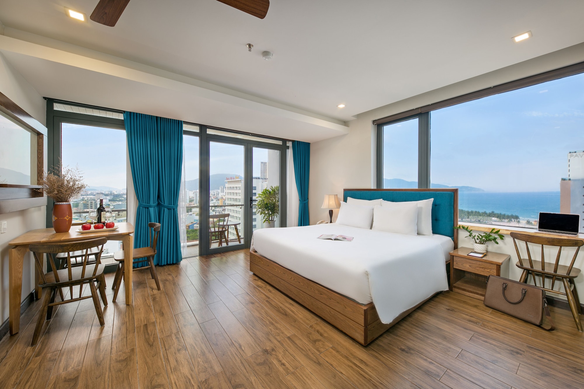 PANORAMIC, STUDIO, KING BED, SEA VIEW, BALCONY