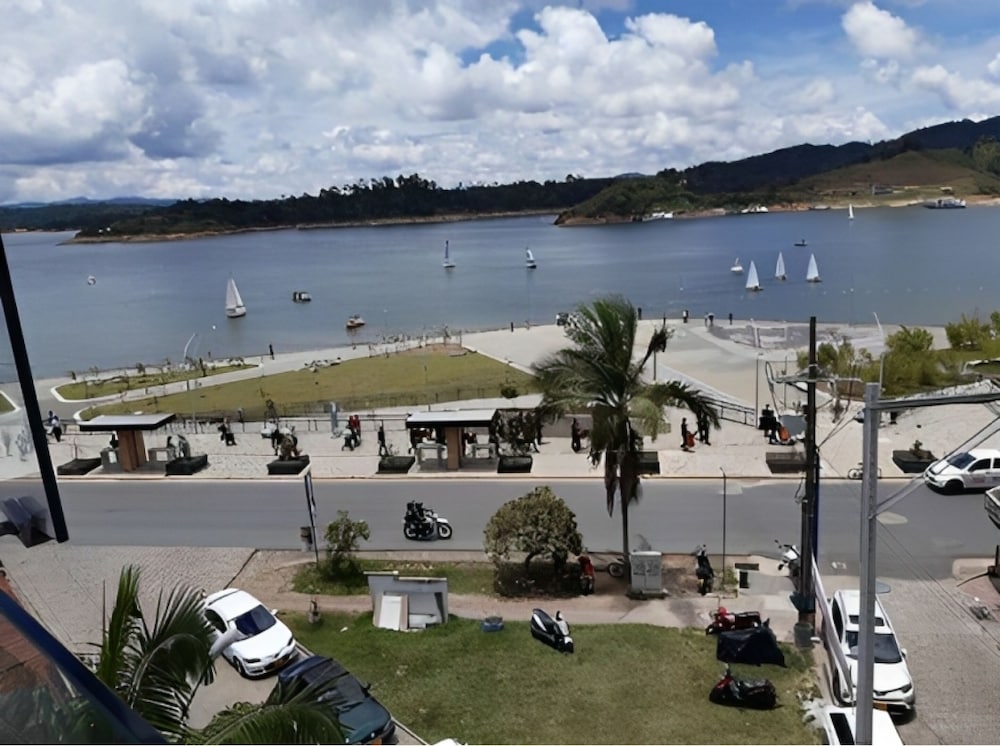Hotel Guatatur 47/50