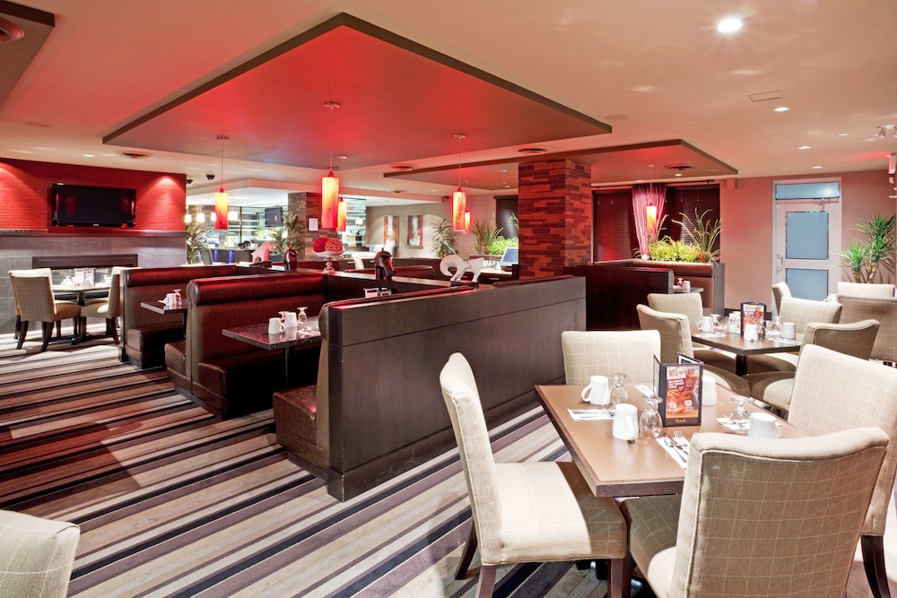 Holiday Inn Hotel Suites Surrey East Cloverdale 54/75