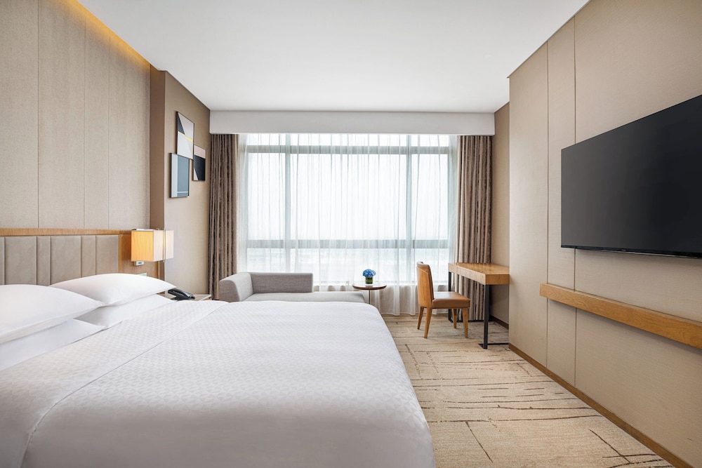 Room at Four Points by Sheraton Shanghai, Kangqiao, SHANGHAI