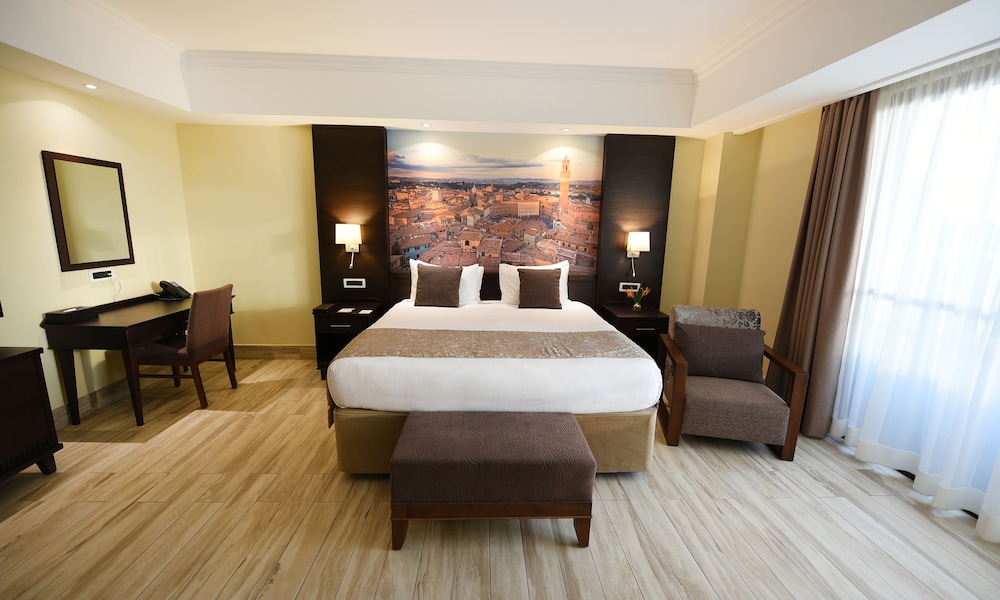 2 BEDROOMS, SUITE