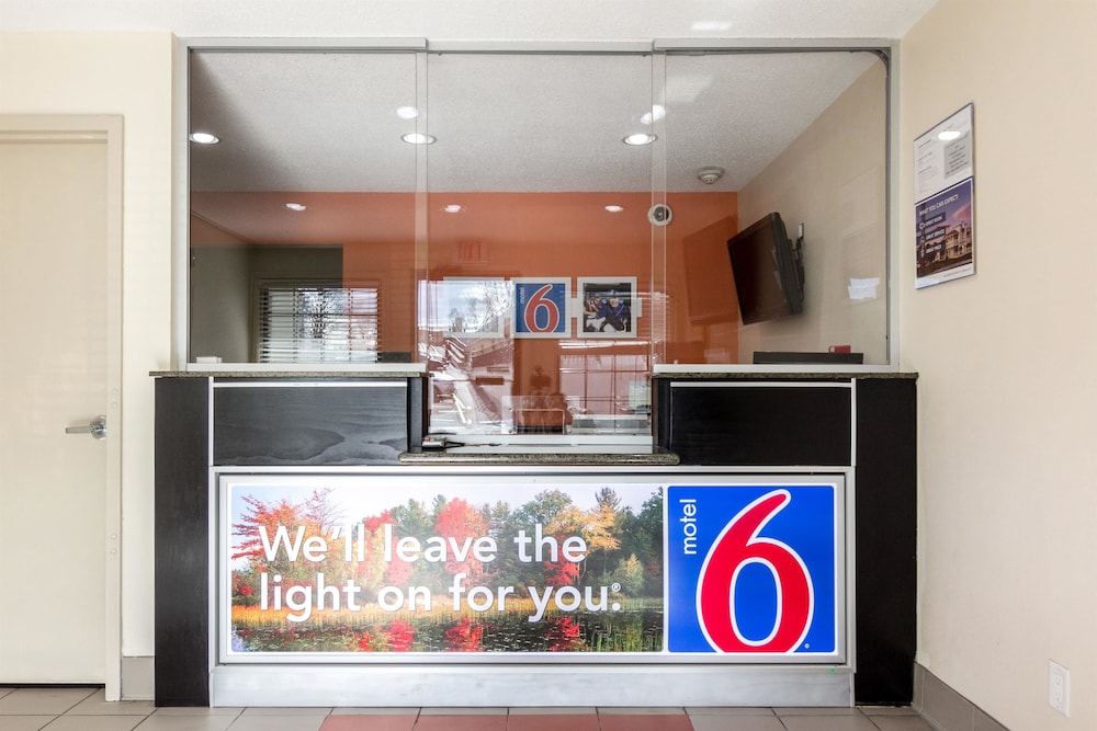 Lobby at Motel6 New Brunswick, NJ, NEW BRUNSWICK - NJ