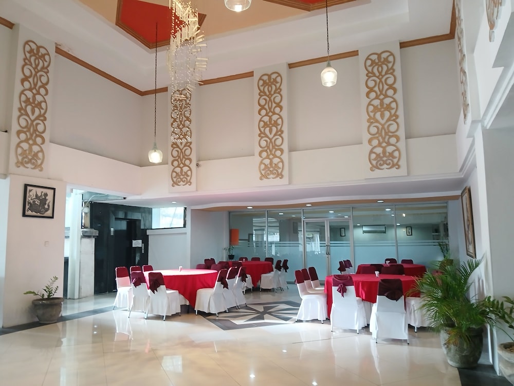 Nirmala Hotel And Convention Centre 14/66
