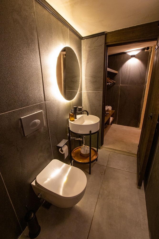 Mirsoum Hotel 29/34