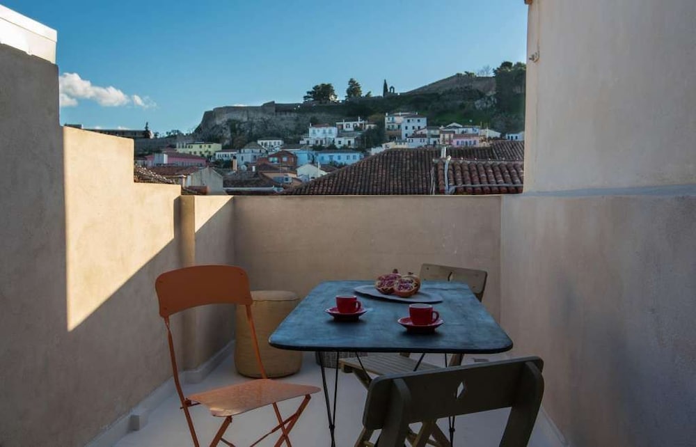 Amymone Suites 25/50