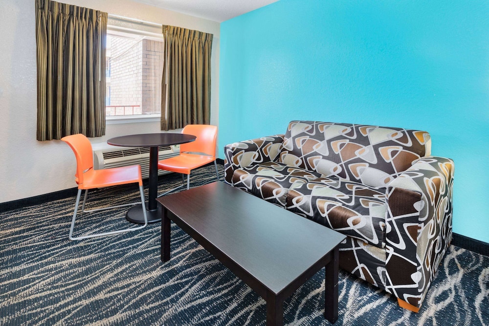 Howard Johnson by Wyndham Houston Hobby Airport 50/61