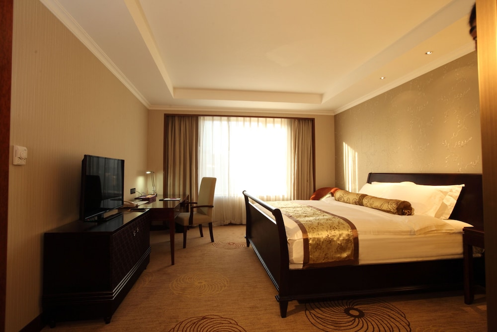 DELUXE, QUEEN BED