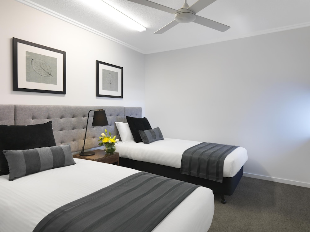 Oaks Mackay Carlyle Suites 23/55