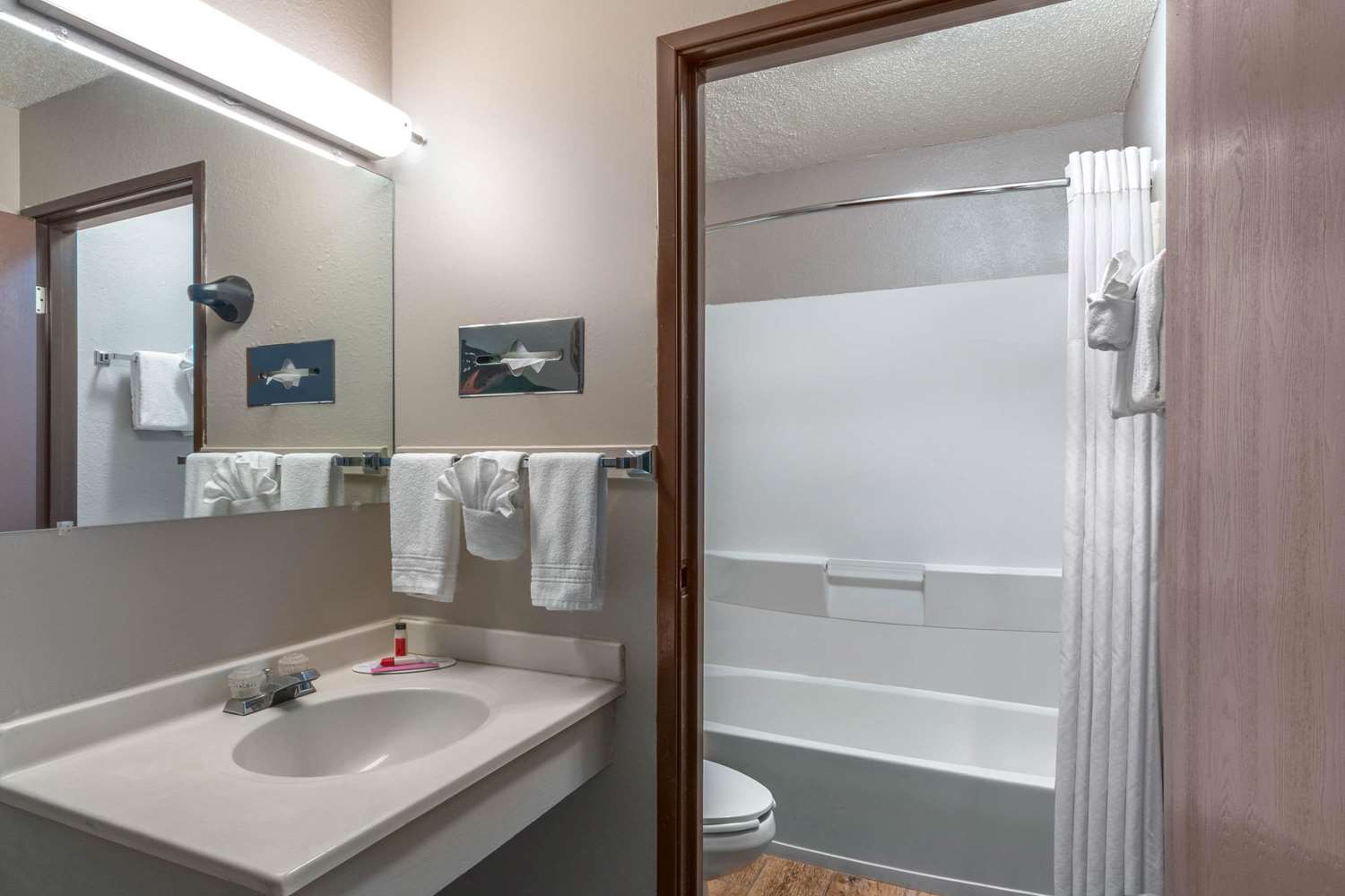 Super 8 by Wyndham Cortez/Mesa Verde Area 18/22