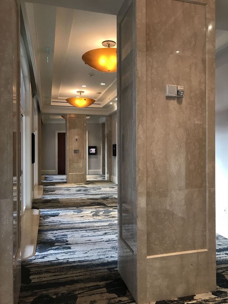 Palm Beach Singer Island Resort and Spa Luxury Suites 4/50