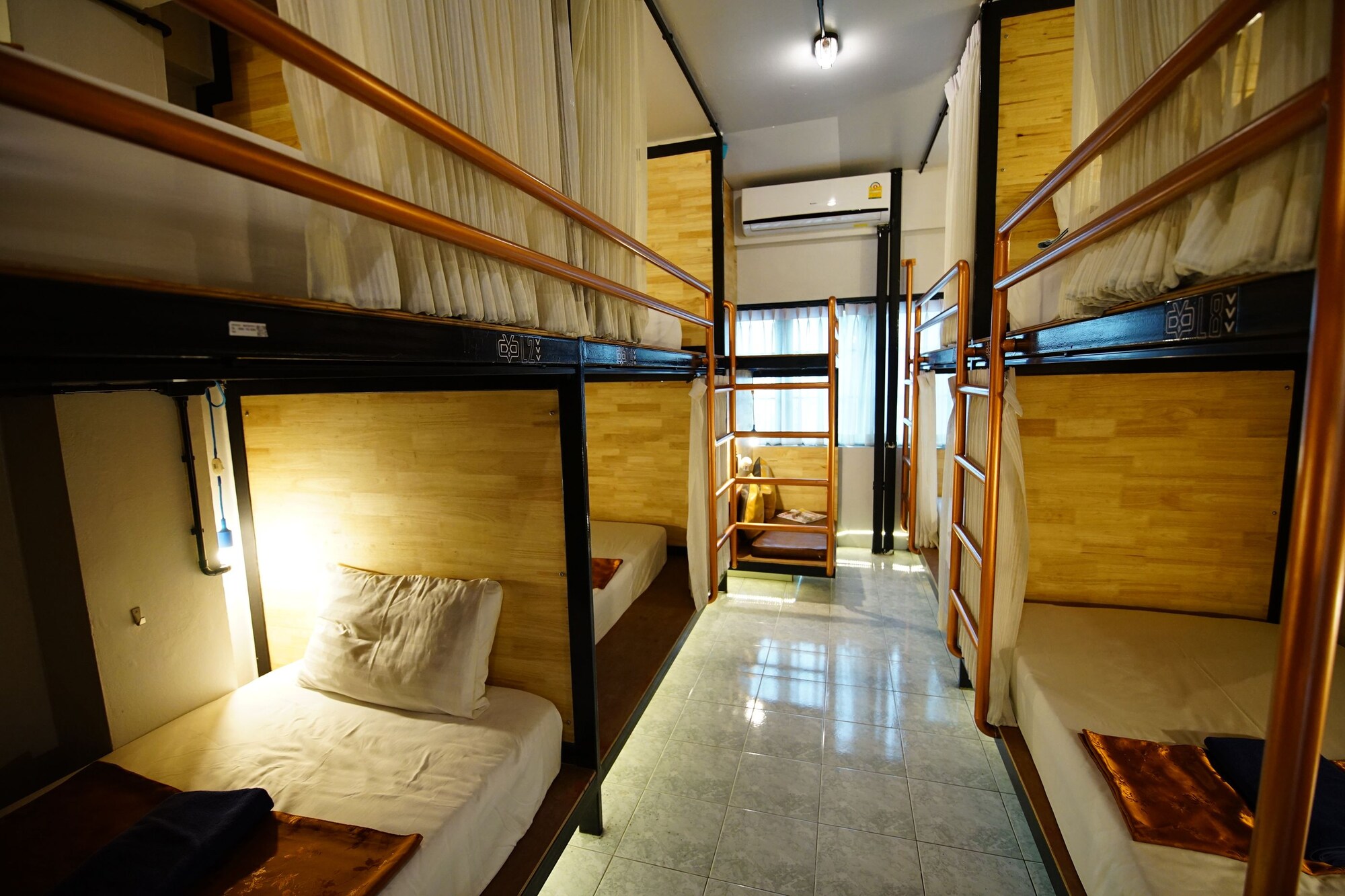 MIXED DORM, 10 BUNK BEDS