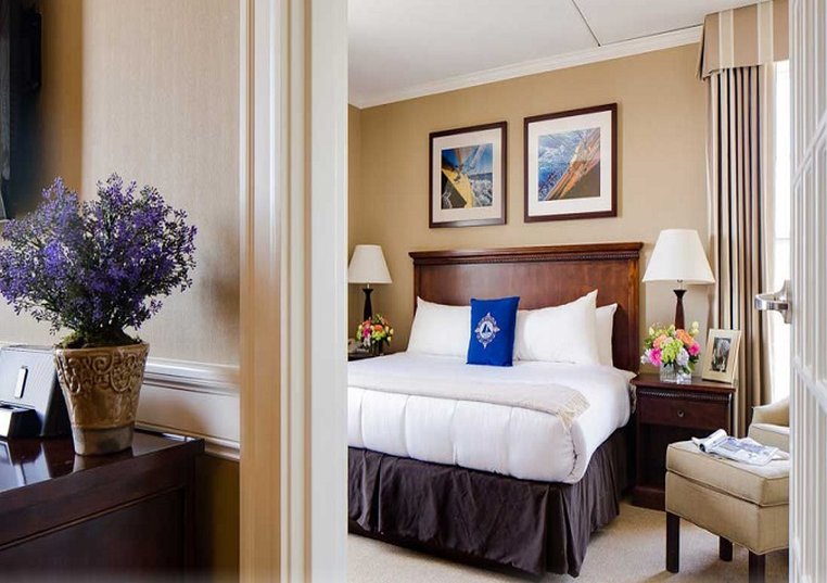 Salem Waterfront Hotel and Suites 9/45