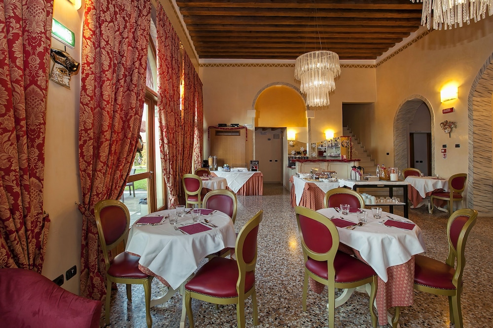 Albergo Antica Corte Marchesini 37/50