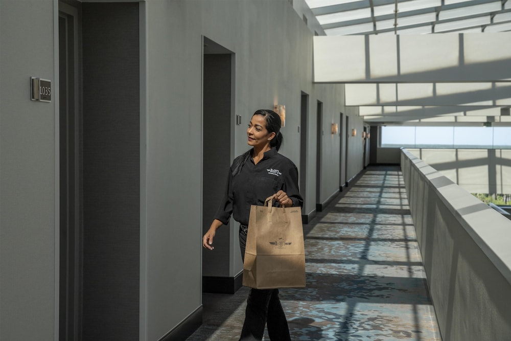 Hyatt Regency Orlando International Airport Hotel 6/50