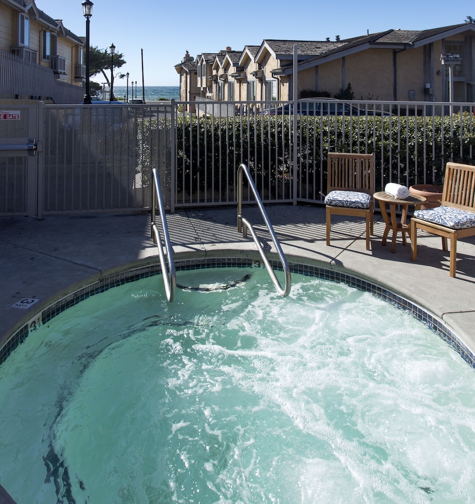 Pelican Inn & Suites 12/38