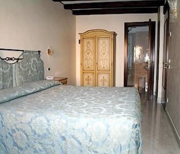 LA LOCANDIERA 3/50