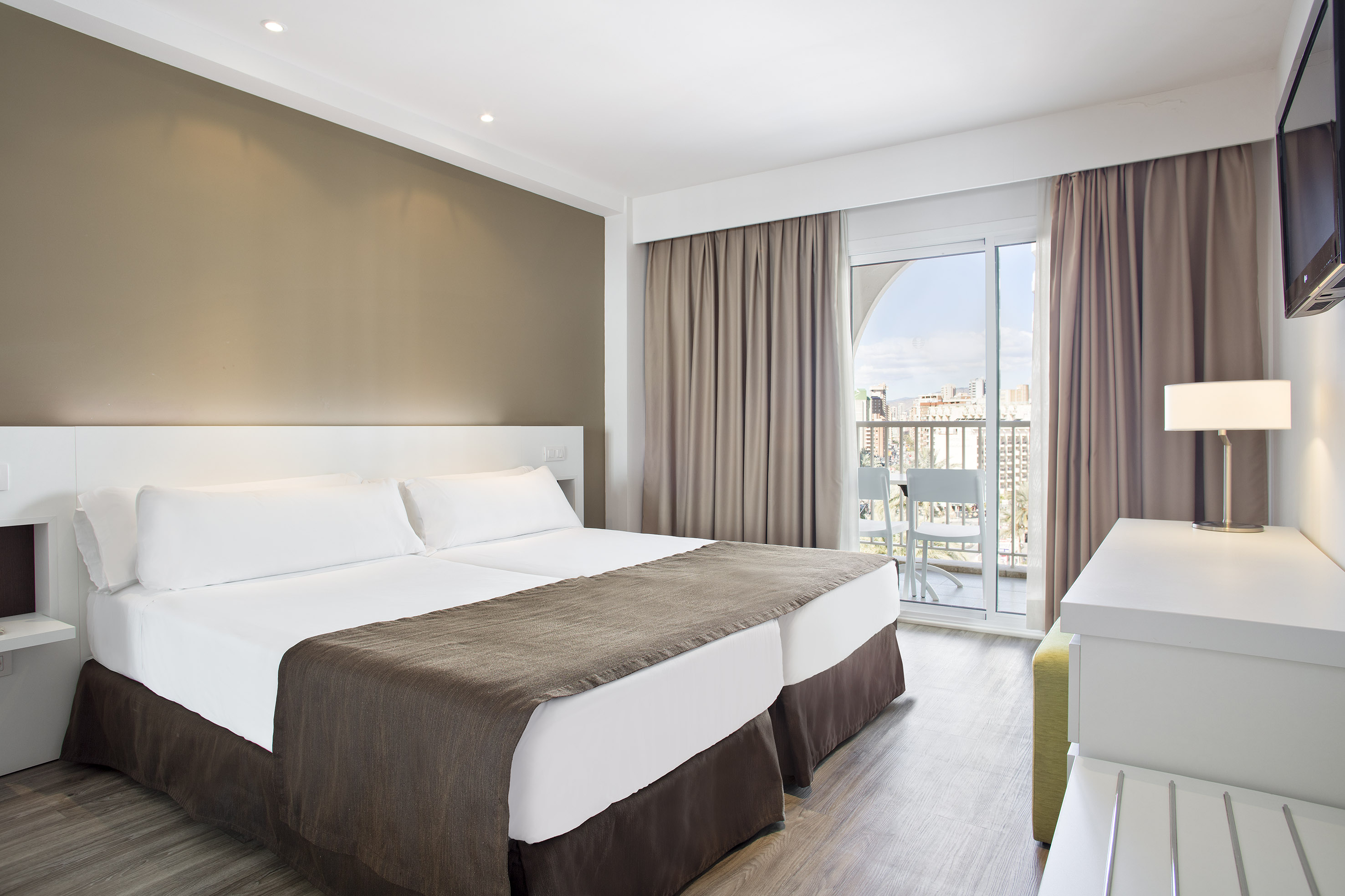 Room, Pool View