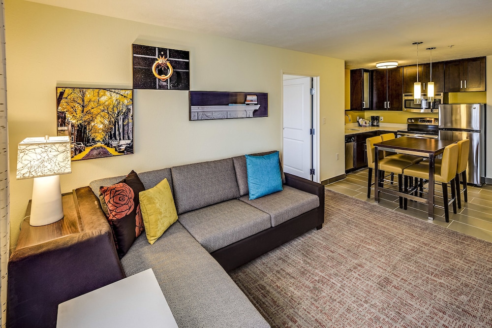 RESIDENCE INN AKRON SOUTH/GREEN 32/52