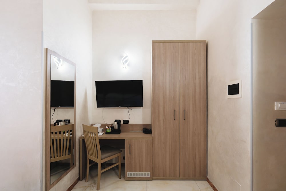 Adas Hotel 75/80