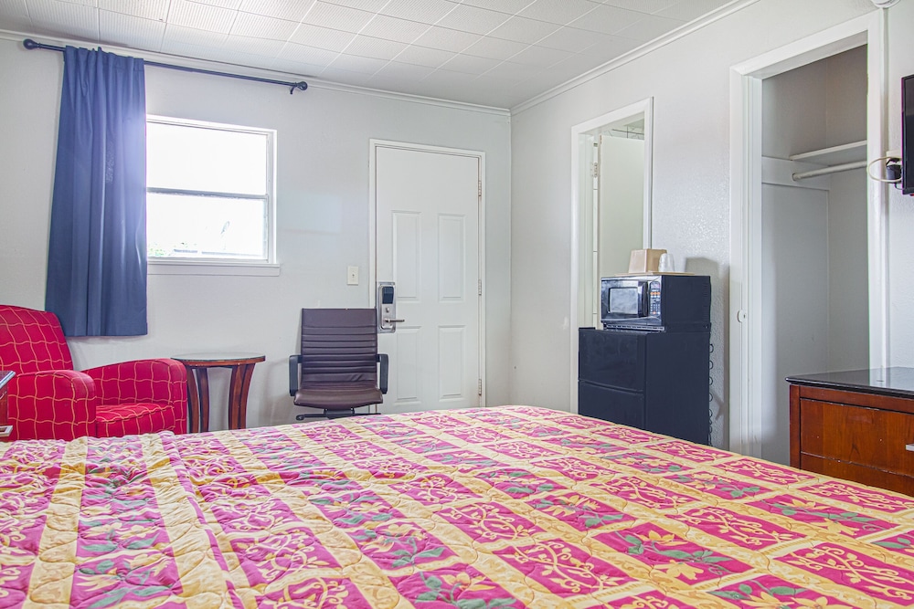 Hotel McAlester OK S Main St 23/49